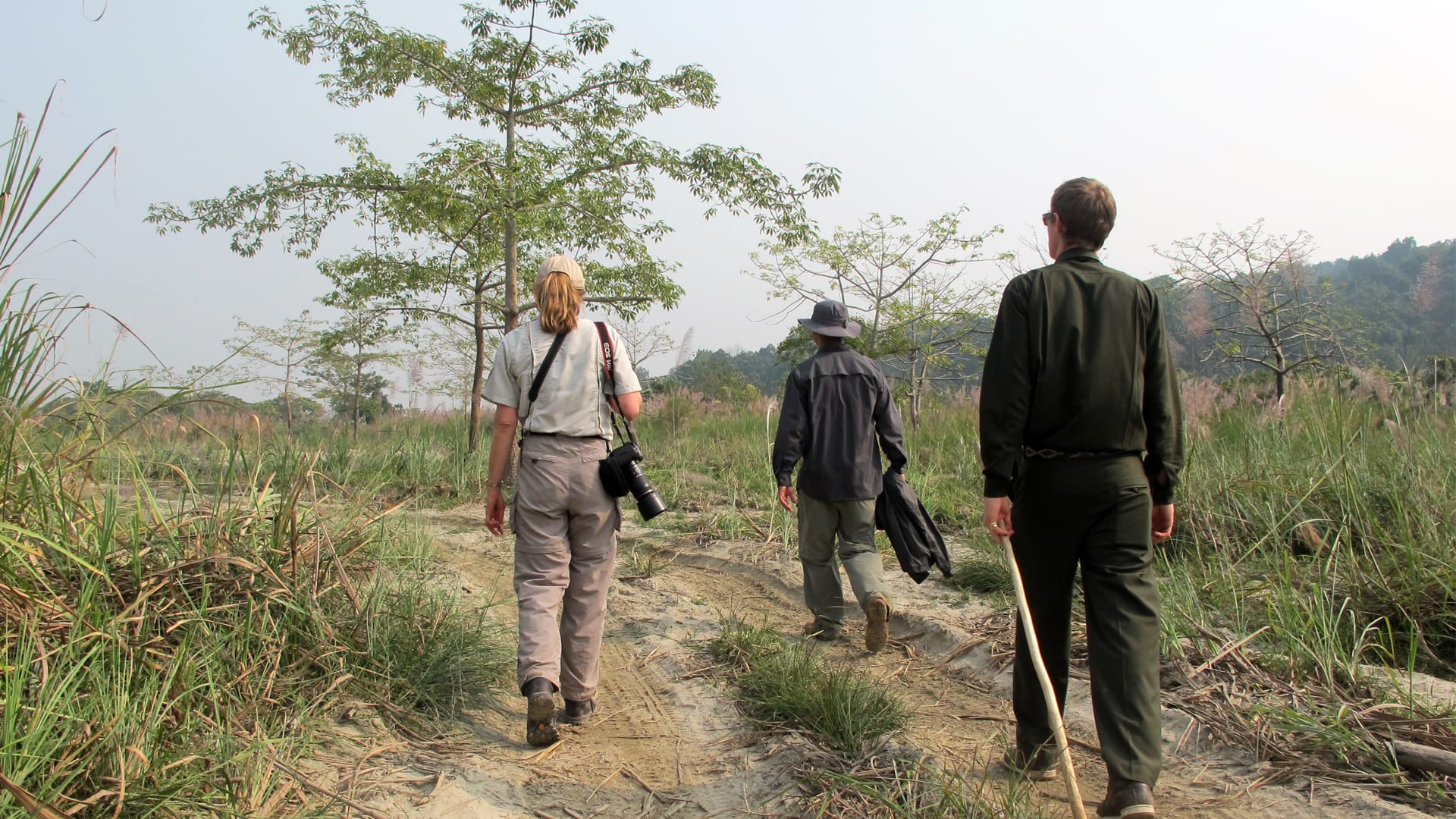 What to Pack for Sauraha: The Complete Seasonal Packing Guide for Chitwan (2026) β Sauraha Nepal travel guide